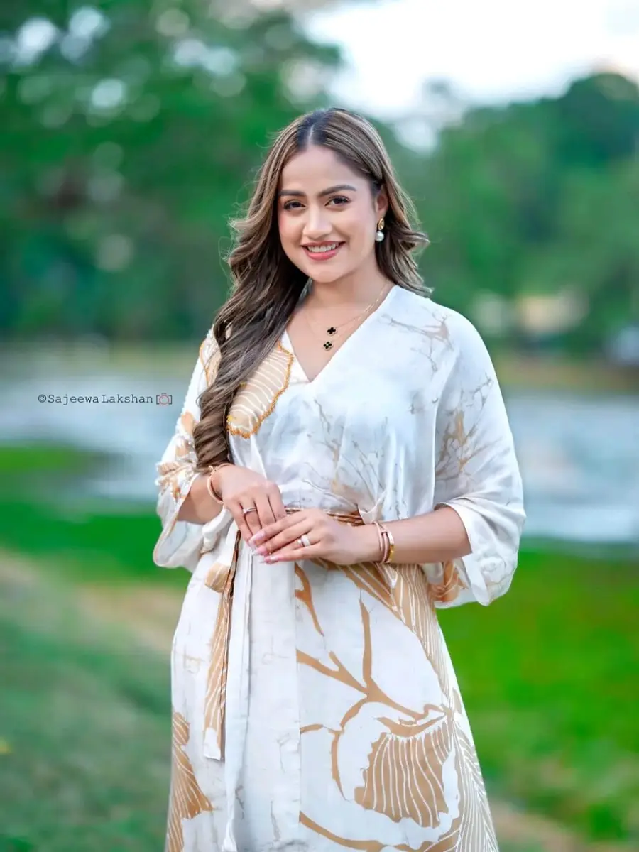 Kavindya Dulshani Kavindya Dulshani – Luxury Batik Fashion Photoshoot 2026 photoshoot photo 03