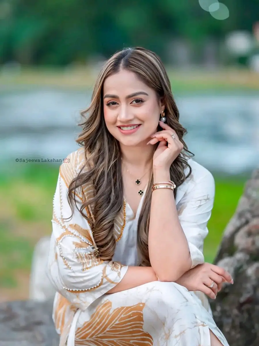 Kavindya Dulshani Kavindya Dulshani – Luxury Batik Fashion Photoshoot 2026 photoshoot photo 06