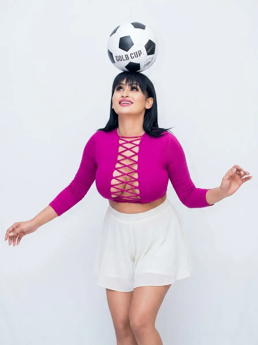Piumi Hansamali Glamour photoshoot image 02