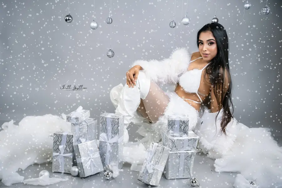 Rukshila Fernando Rukshila Fernando – Winter Glam Christmas Fantasy photoshoot photo 11