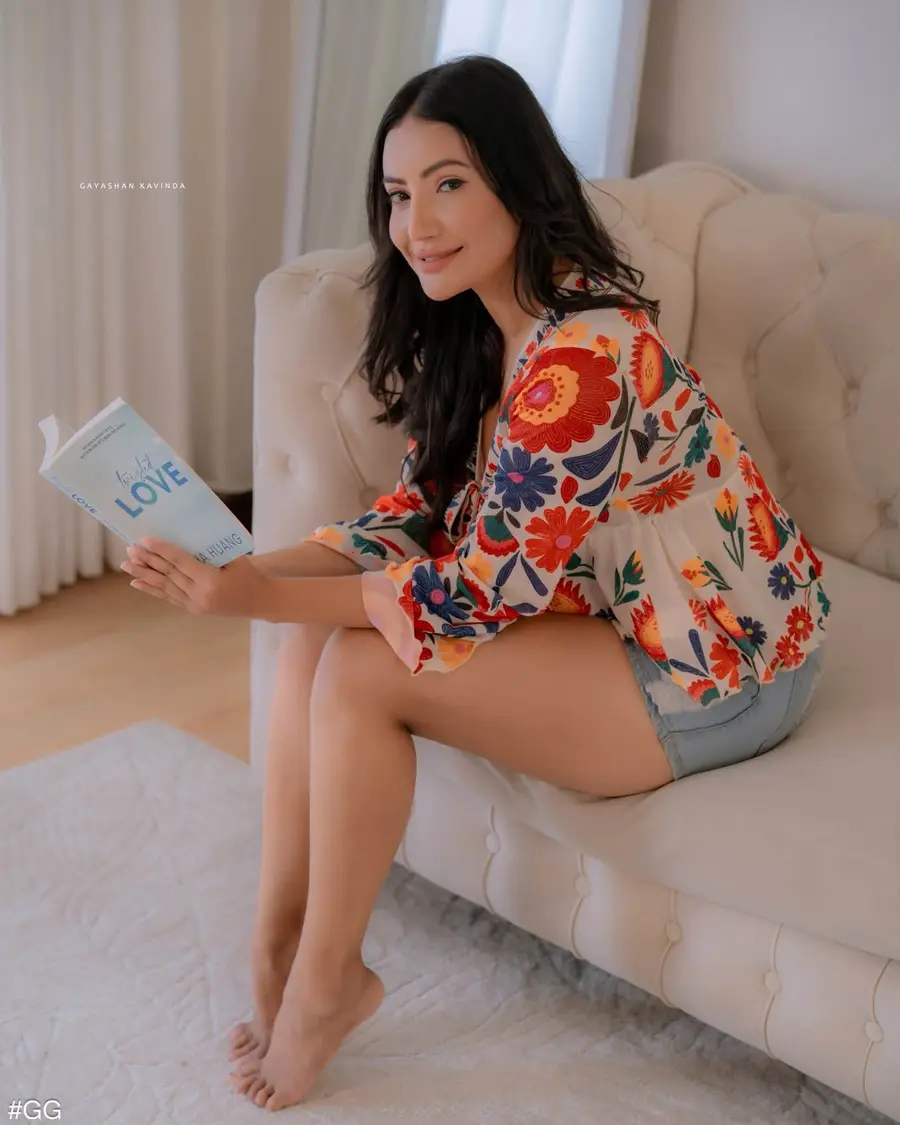 Teena Shanell Fernando Teena Shanell Fernando – Glamour Photoshoot photoshoot photo 07