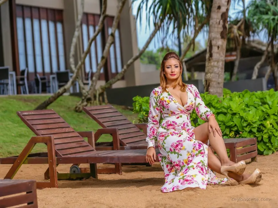 Teena Shanell Fernando Outdoor photoshoot in Sri Lanka image 07