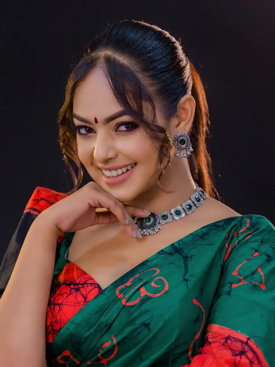 Geethma Bandara Traditional Elegance – Geethma Bandara Saree Portrait photoshoot photo 04